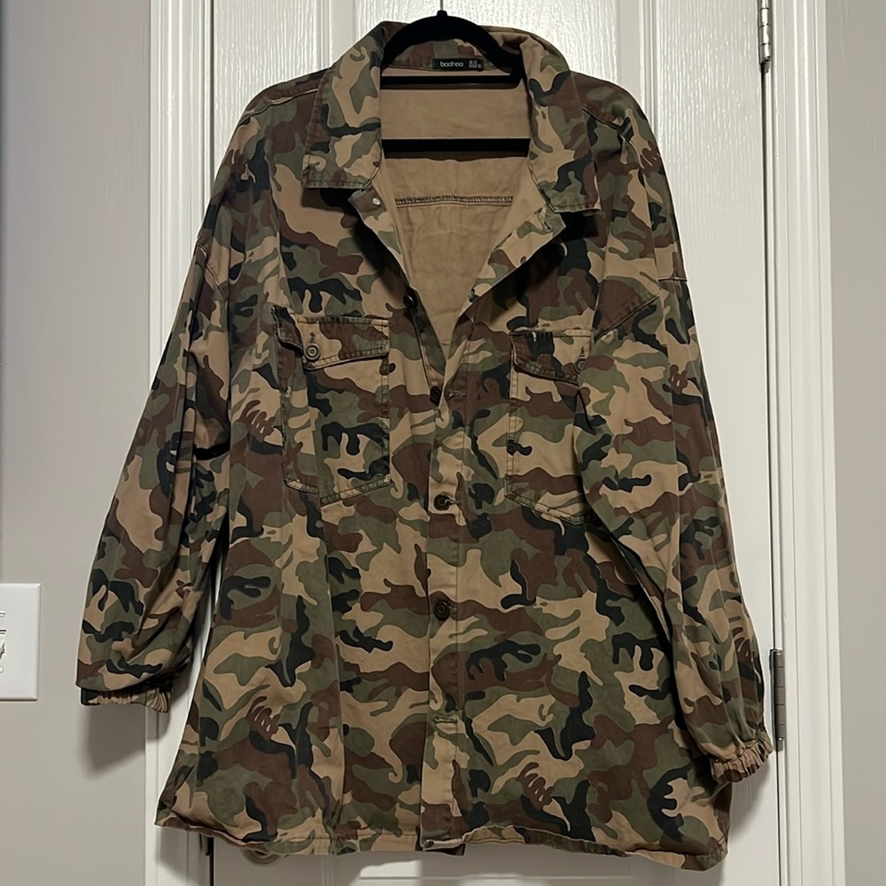 BOOHOO Oversized Camo shacket sz 16